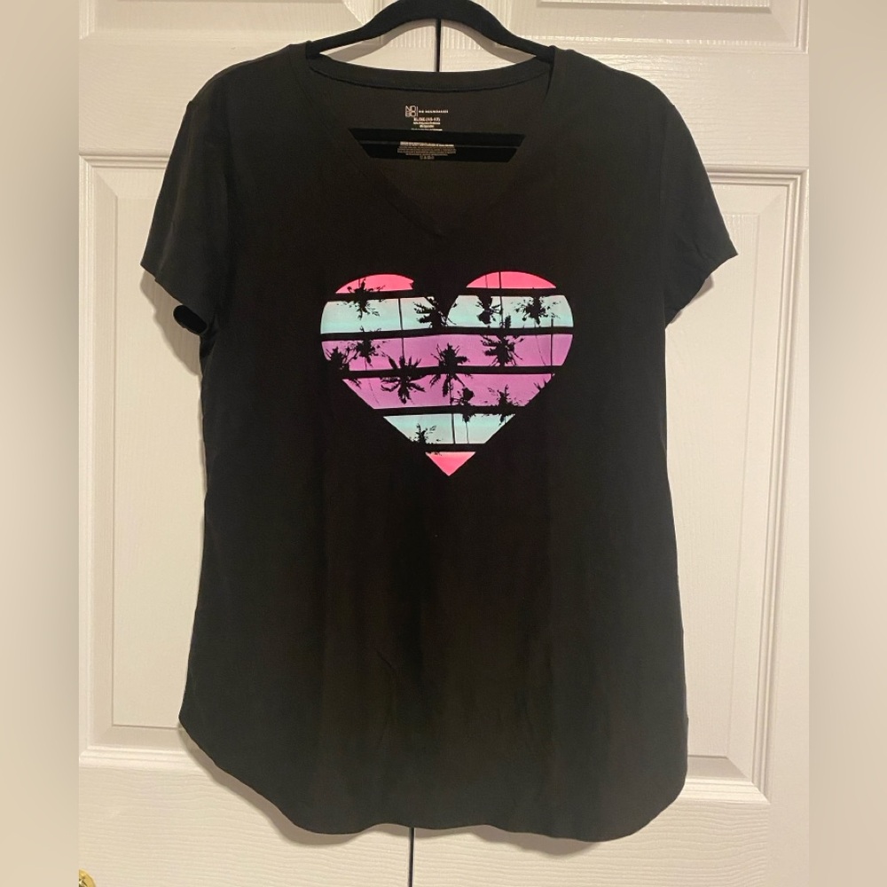 No Boundaries Black Tee with Heart Graphic